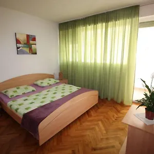 Old City/beach 13 Minutes Away, Parking, For 4 Split